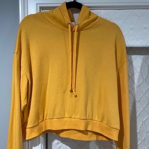 Cropped yellow sweatshirt